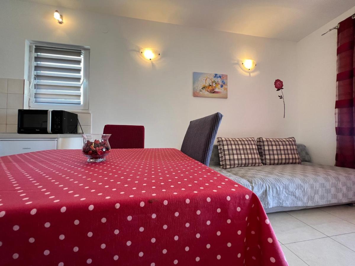 Apartmani Roje Свети свети Филип и Яков Екстериор снимка